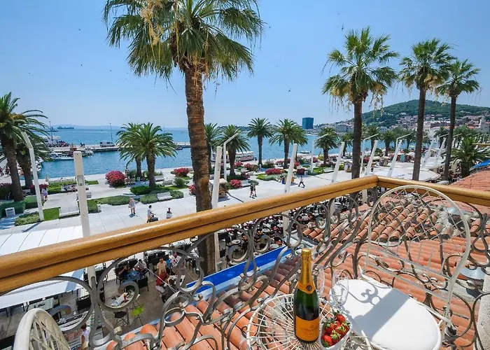 Riva Apartments 4*