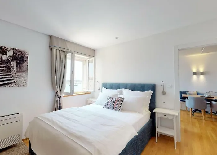 Gostinjska kuća Riva Apartments 4*