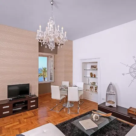 Riva Apartments 4*