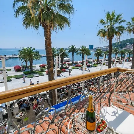 Riva Apartments 4*