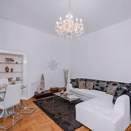 Guest house Riva Apartments Split