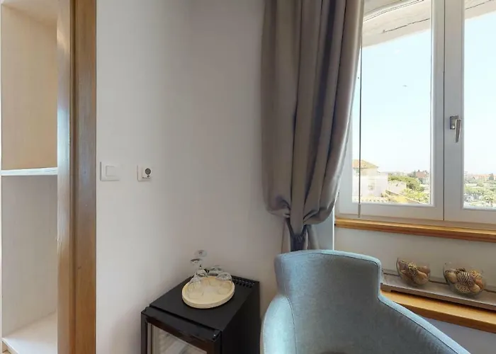 Πανσιόν Riva 4*